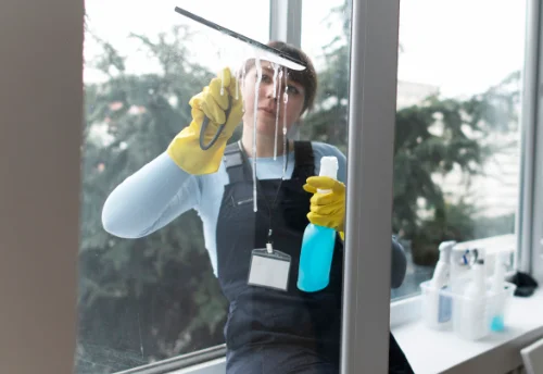 Nettoyage de vitres intérieures et extérieures à Charpont